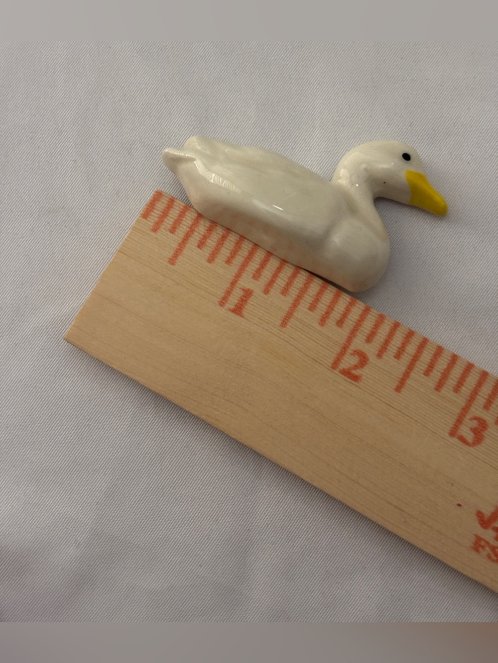 Parrot Pearls Vintage White Ceramic Duck Pin - Picture 3 of 4